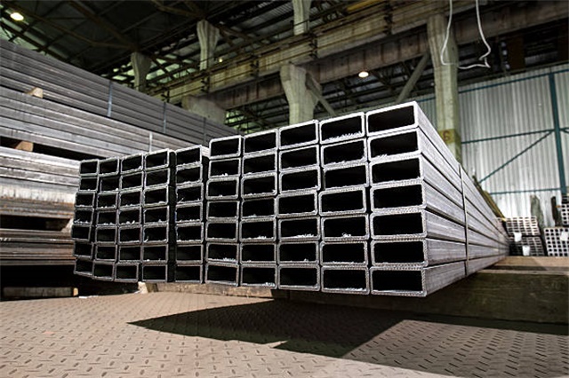 沛县<font style='color:red'>无缝方矩管</font>尺寸一览表